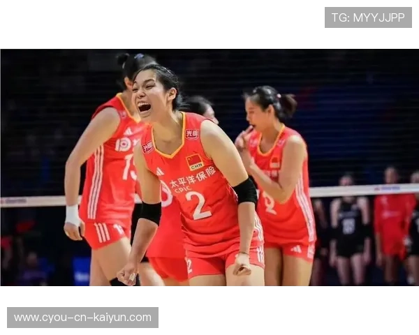 中国女排二号位平拉开酣畅扣杀——赛场上的力量与美学 中国女排二号位平拉开酣畅扣杀——赛场上的力量与美学